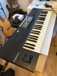 Native Instruments Komplete Kontrol S49 MK2 MIDI billentyűzet [2025.01.19. 17:40]