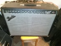 Fender FM 212