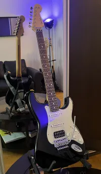 Fender Stratocaster Electric guitar - New Age [Today, 12:26 pm]