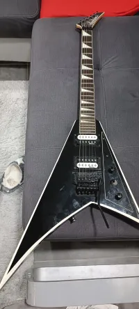 Jackson JS32 Rhoads Guitarra eléctrica - Varju Viktor [Today, 3:00 pm]