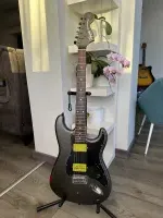 Squier Standard Fat Stratocaster Sublime szett