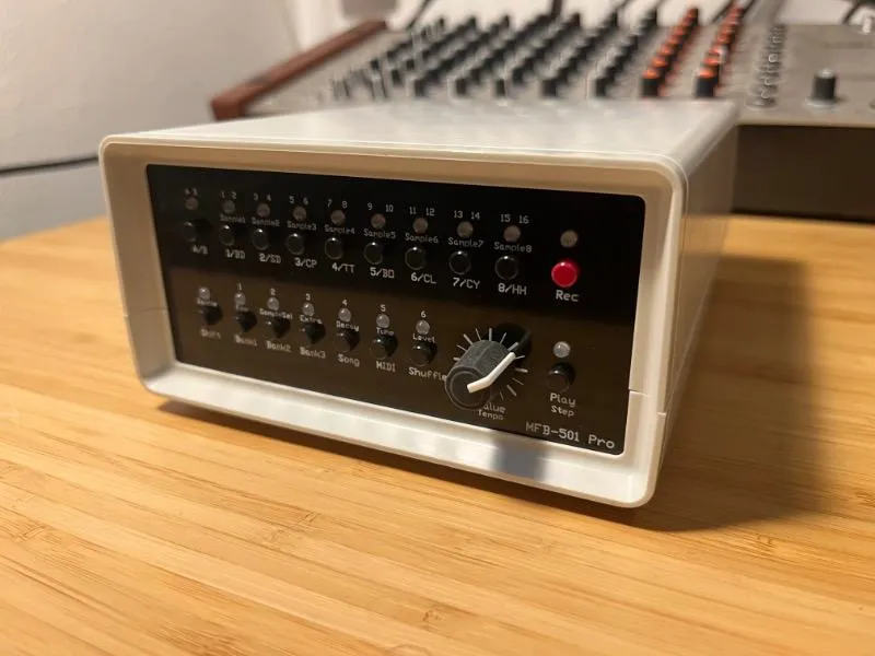 - MFB 501 pro Drum machine