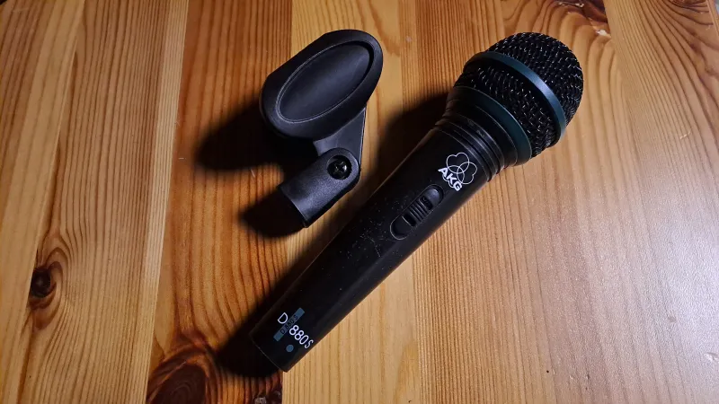 AKG D880S, kengyellel Mikrofon
