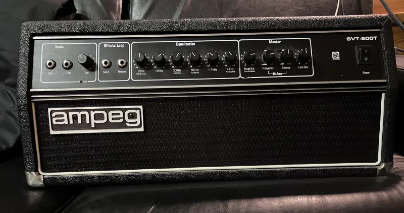 Ampeg SVT-200T Basszuserősítő-fej