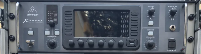 Behringer X32 Rack Keverőpult
