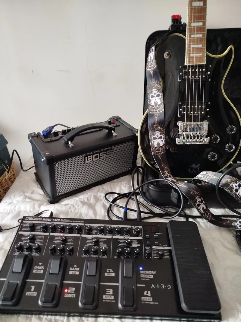 BOSS ME 90 multieffekt és Boss dual Cube LX modeling guitar amplifier