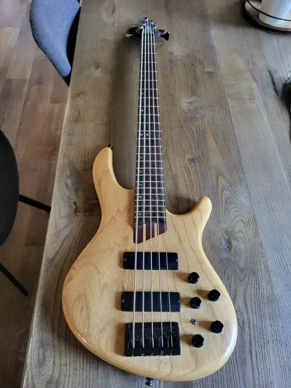 Cort B5 plus Korea Basszusgitár 5 húros