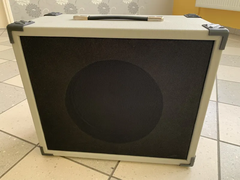 Egyedi készítésű  Guitar cabinet speaker