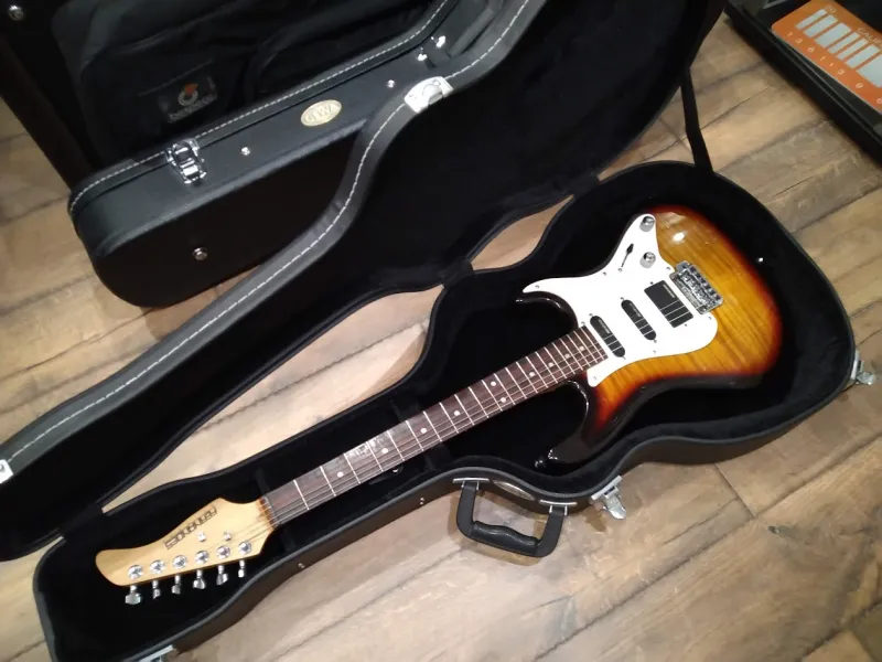 Fernandes Retrorocket Electric guitar