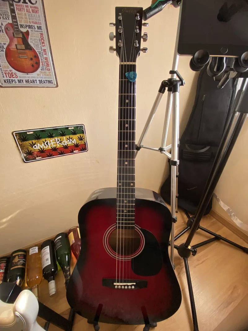 Julia Made in USSR Akustikgitarre