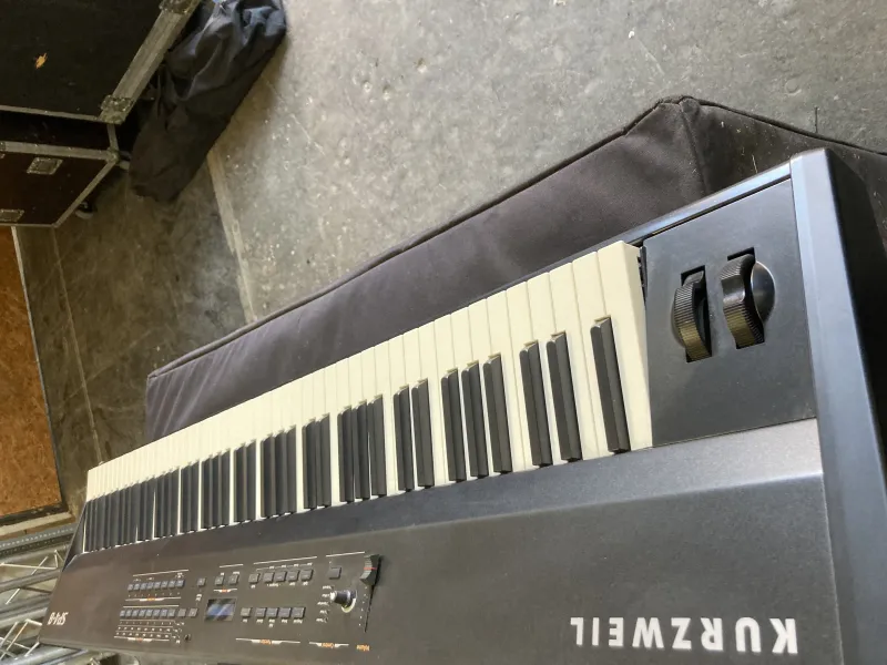 KURZWEIL SP4-8 Piano digital