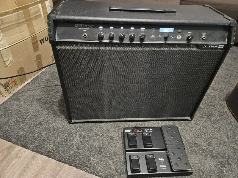 Line6 Spider V240 MKII +FBV Express MKII Kombinovaný zosilňovač pre gitaru