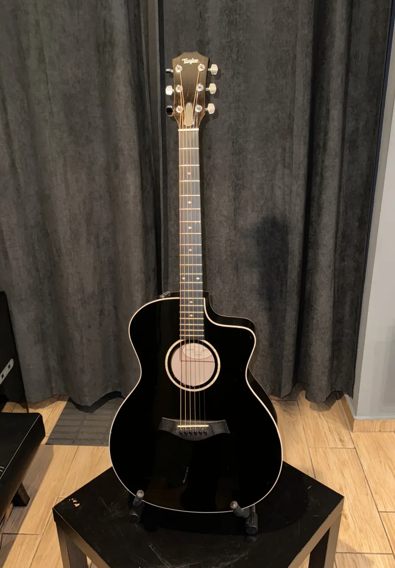 Taylor 214ce DLX BLK Akusztikus gitár