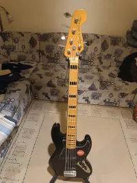 Squier 70 Modifield Jazz bass Bass guitar - hamarci [Today, 9:06 pm]