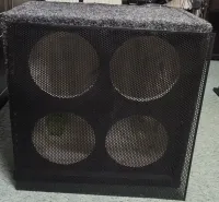 - Épített gitárláda 4x12