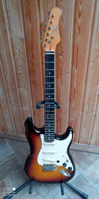 EKO Est.  1959. Stratocaster Elektrická gitara [February 28, 2025, 9:34 am]