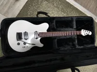 Sterling By Music Man SUB Ax3s wh-r1 Axis White