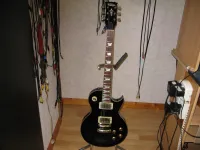 Vintage V-100 Electric guitar - tomas baban [March 15, 2025, 5:35 pm]