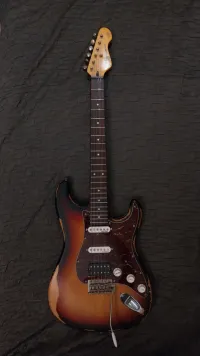 Vintage V6H ICON Distressed Tobacco Sunburst Guitarra eléctrica - Zsebők Zsombor [March 12, 2025, 2:46 pm]