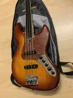 Sire V7 fretless