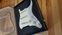 Fender Fender Pre-Wired Strat SSS TX MEX White Pickguard