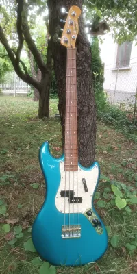 Squier Gary Jarman signature Bass guitar - Blitzkrieg Bop [Yesterday, 11:43 pm]