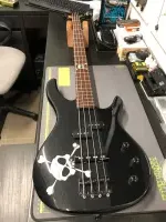 Squier SHOWMASTER MB-4 Skull & Cross Bones Bass guitar -  [March 17, 2025, 8:28 pm]