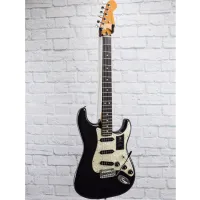 Fender 70th Nebula Noir Strat tokkal