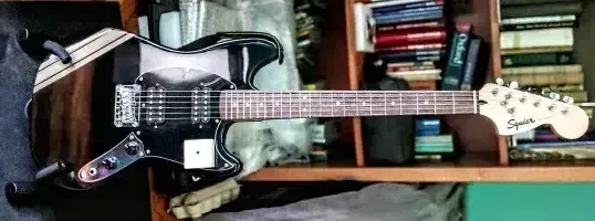 Squier Mustang FSR BUL BLK H-H 24610 Squier Mustang FSR BUL BLK H-H 24610