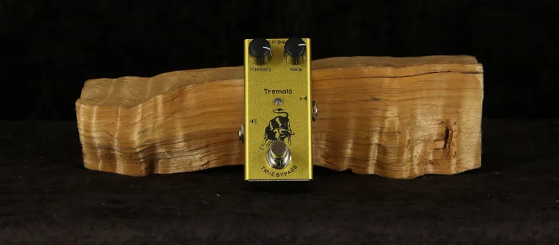 - Hulzhou Q014 Tremolo Effect pedal