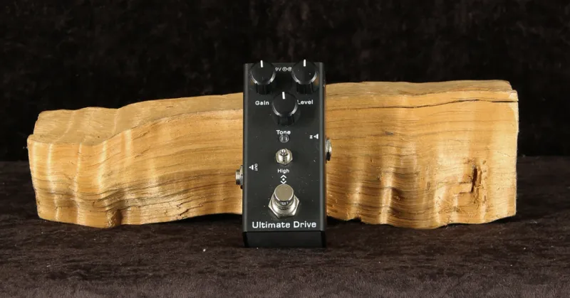 - Yiwu EF-01 Ultimate Drive Effekt pedál