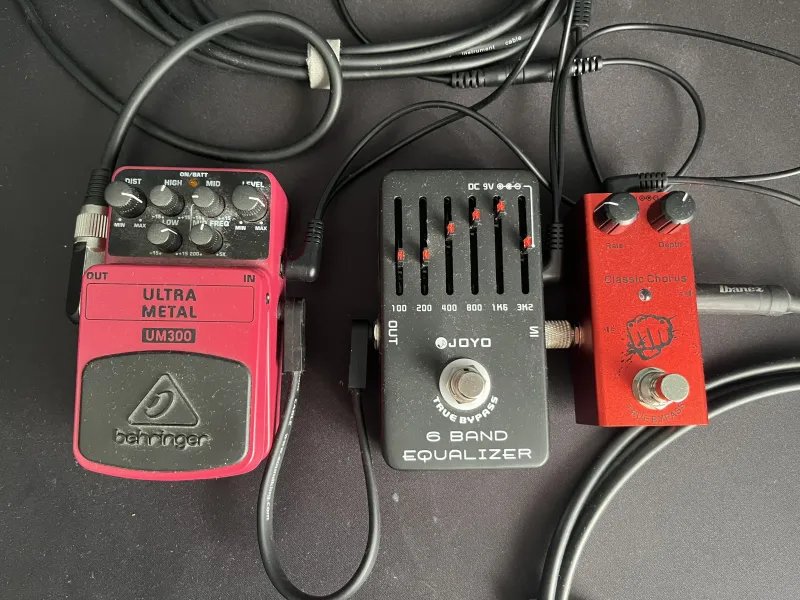 Behringer UM 300, joyo 6 band EQ és Chorus Pedál