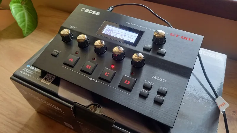 BOSS GT-001 Effekt processzor