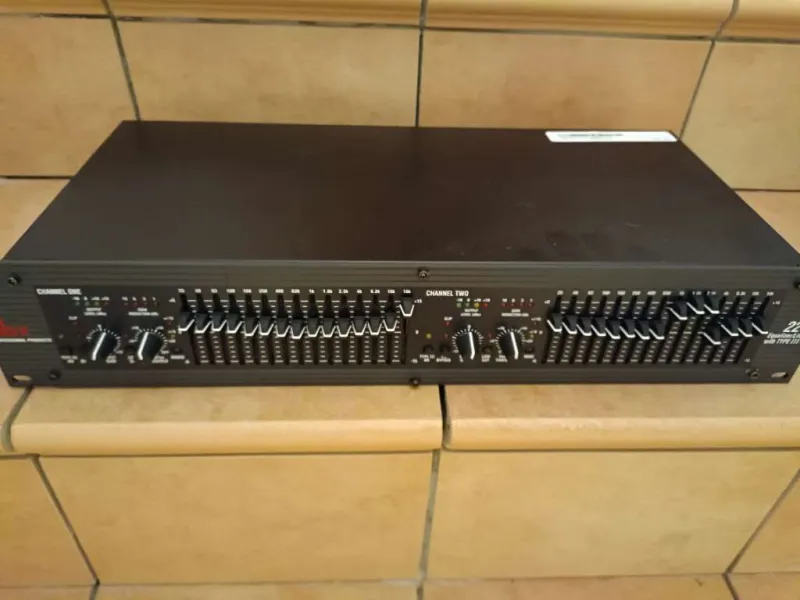 DBX 2215 EQLimiter teljesen új Ekvalizér