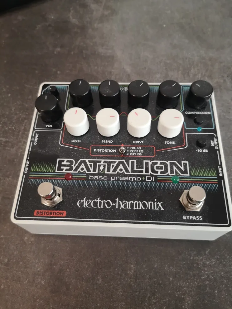 Electro-Harmonix Battalion Bass Preamp Pedal de bajo
