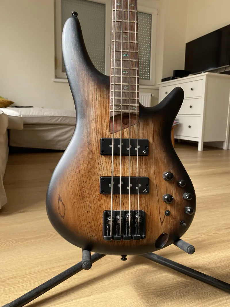 Ibanez SR600E Bass guitar