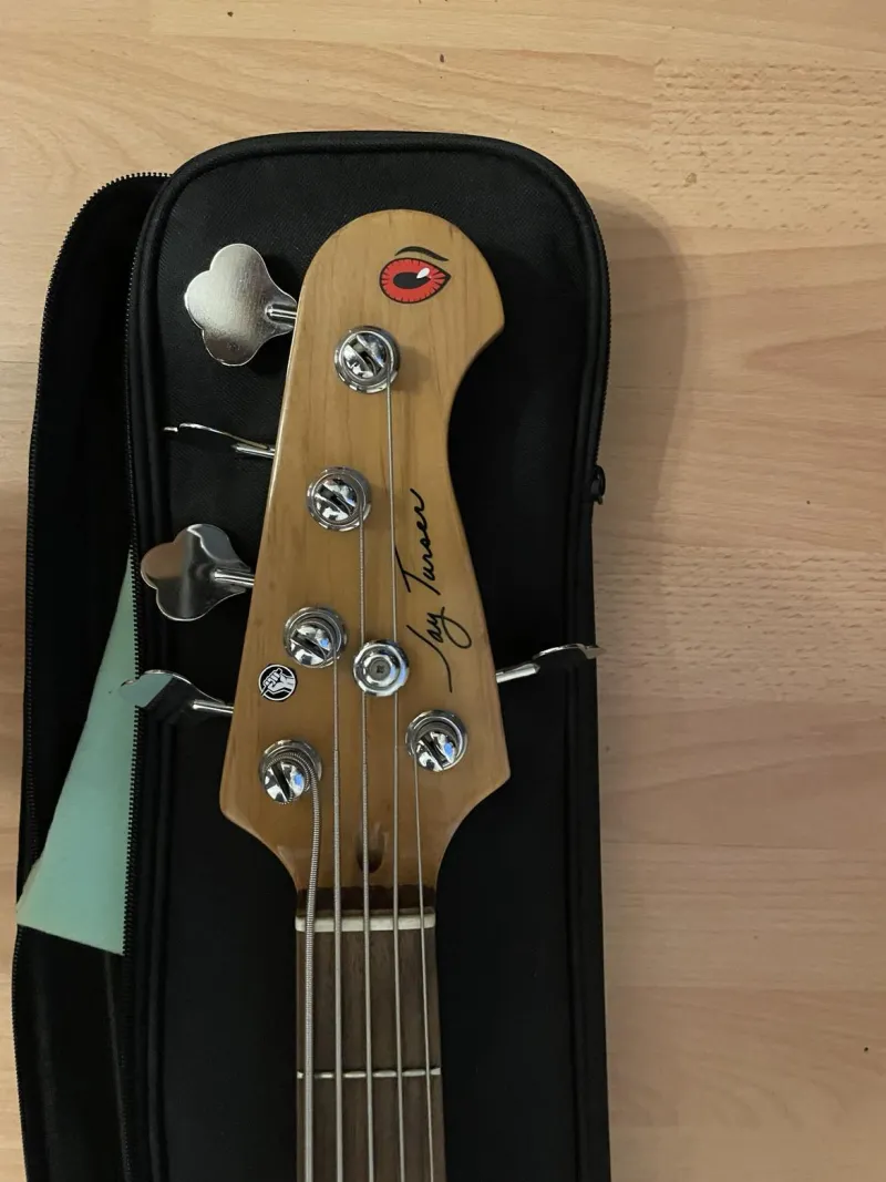 Jay Turser  Bajo de 5 cuerdas