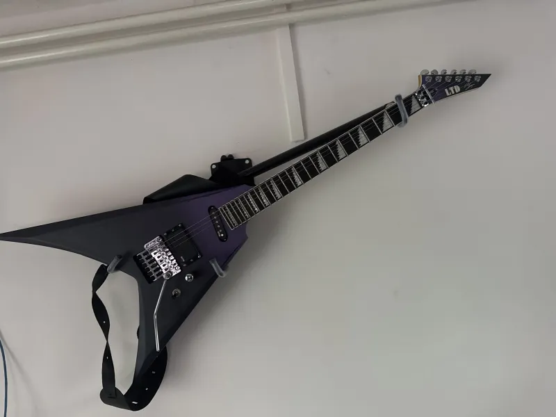 LTD Alexi Ripped Sawtooth E-Gitarre