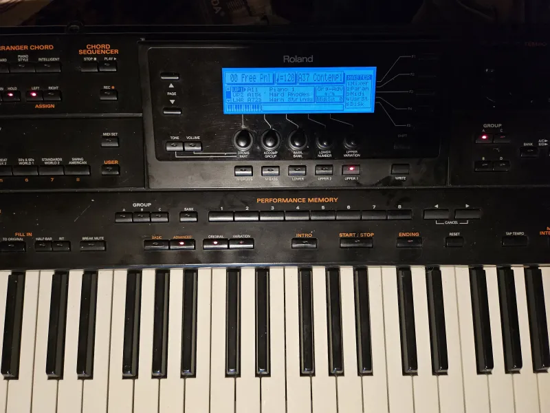 Roland G-800 Szintetizátor