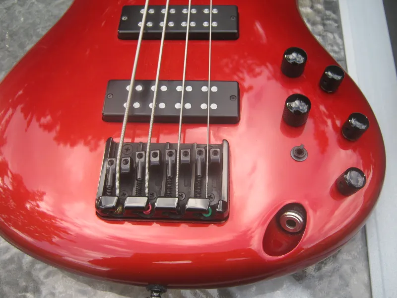 Ibanez SR.300 ca Basszusgitár