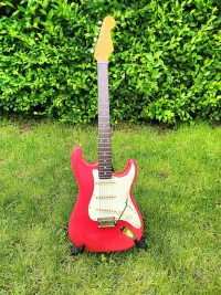 Egyedi készítésű Nitro Stratocaster Egyedi készítésű Nitro Stratocaster