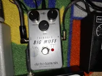 Electro-Harmonix Triangle big muff+9.6V,200mA táp Electro-Harmonix Triangle big muff+9.6V,200mA táp