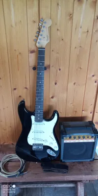 Squier Stratocaster E-Gitarren-Set - Aramiszoli [Today, 1:57 pm]