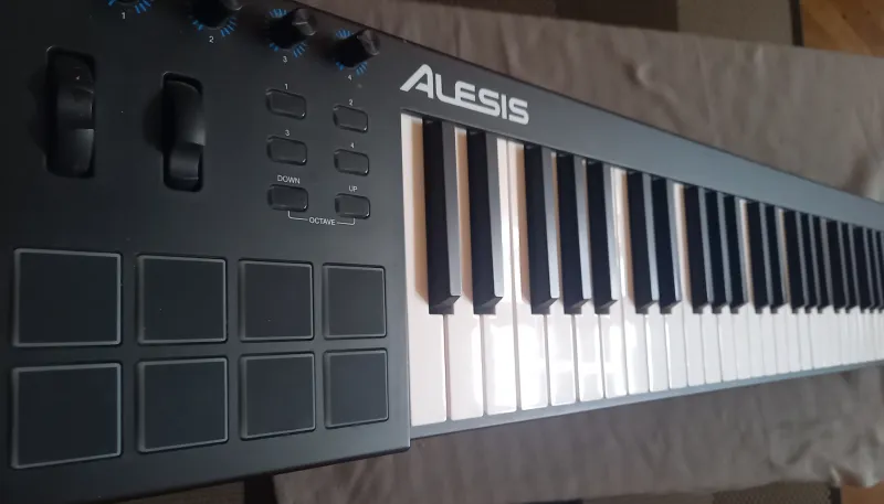 Alesis V61 MK1 MIDI billentyűzet