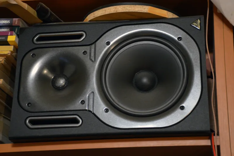 Behringer Behringer B2031p Studio speaker