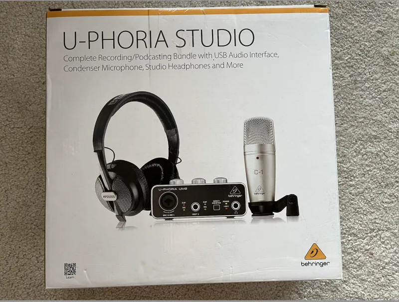 Behringer U-phoria Studio Digital home studio