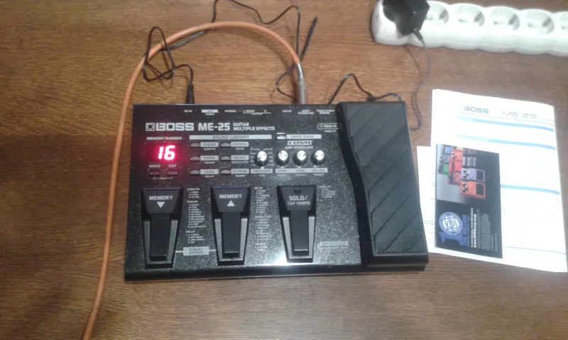 BOSS ME-25 Multiefectos