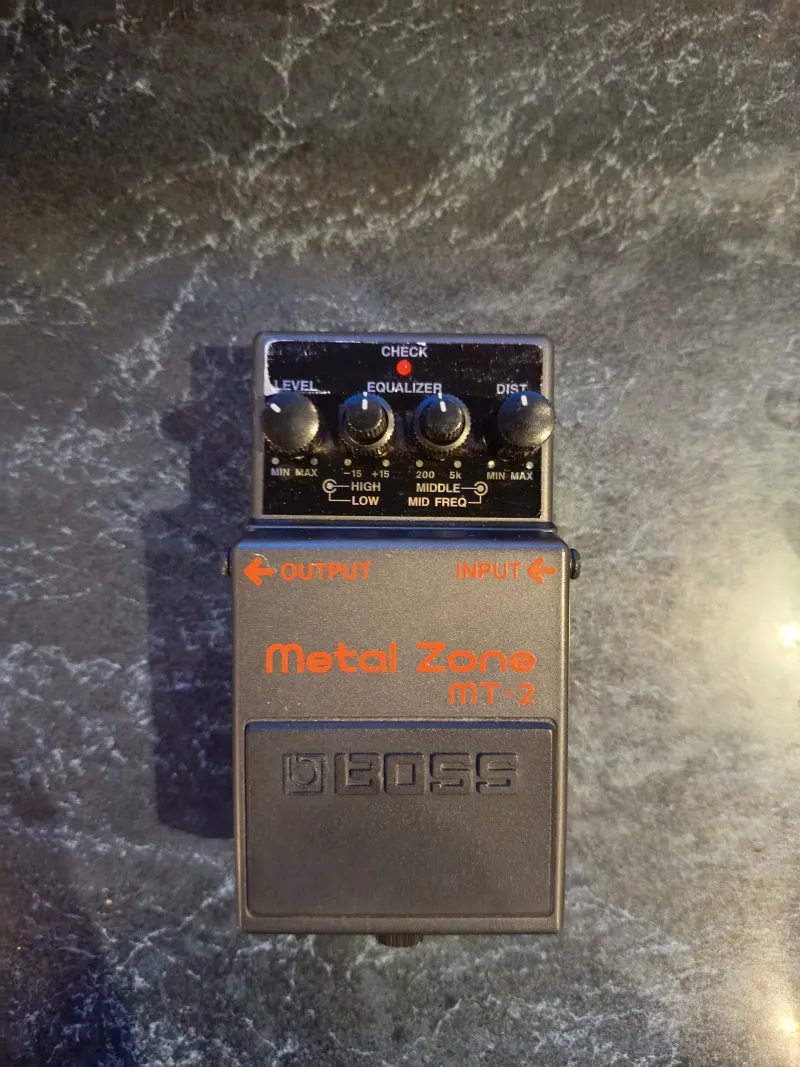 BOSS MT-2 Metal Zone Effekt Pedal