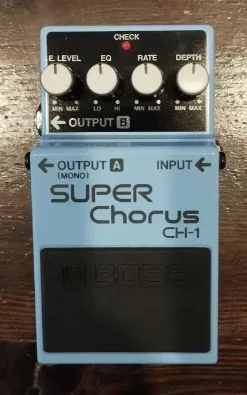 BOSS Super Chorus CH-1 Modulátor