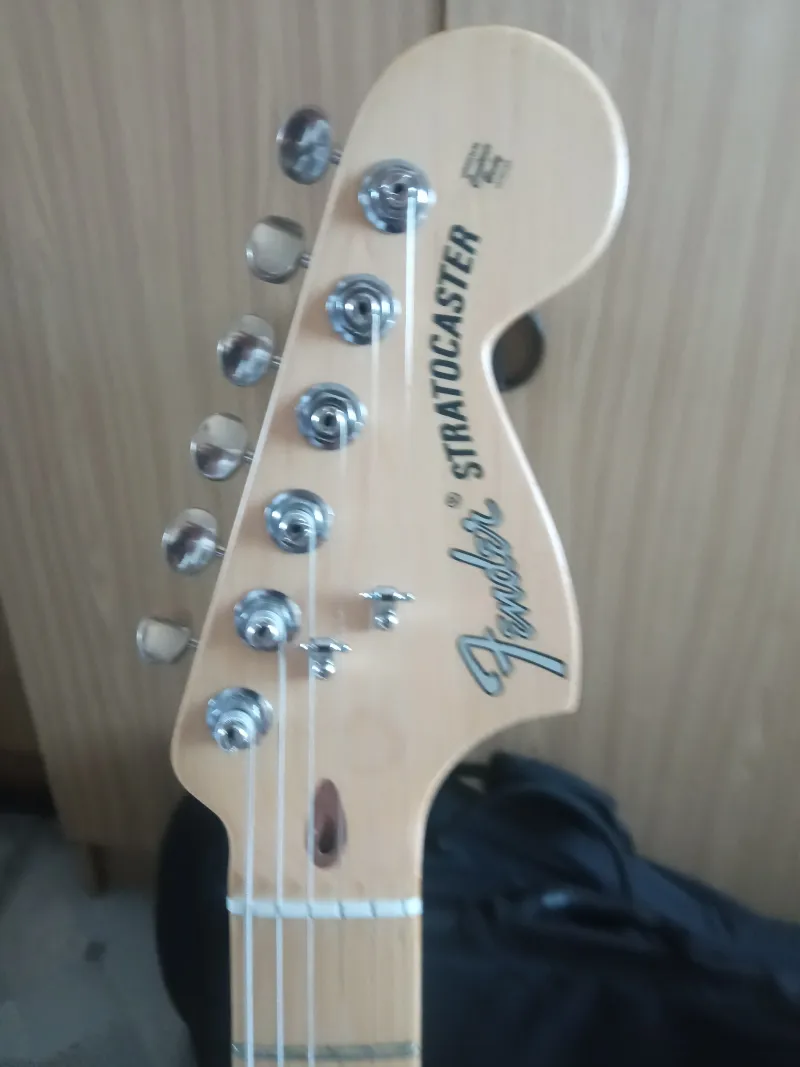 Fender Fender Amarican Performer Stratokaster HSS Satin S E-Gitarre